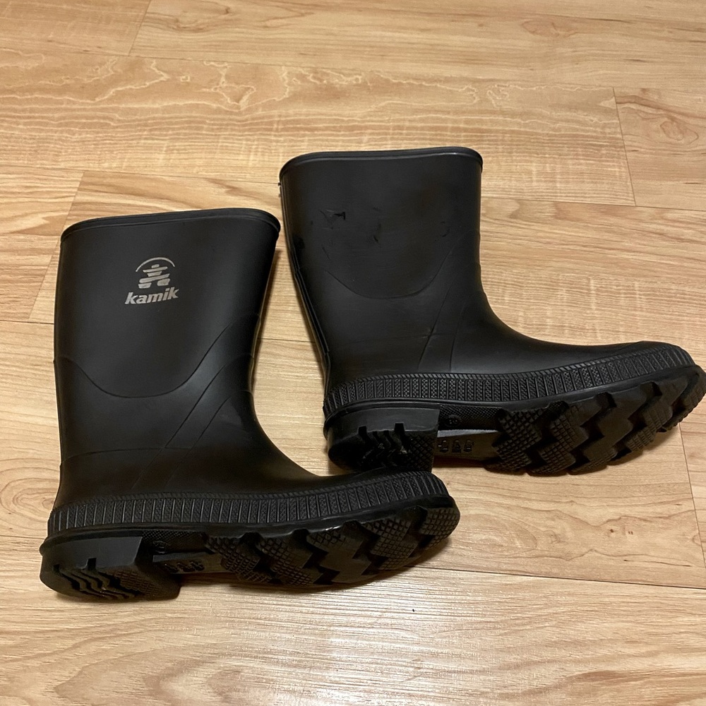 KAMIK Kids’ Black Stomp Rubber Rain Boots Size: 3